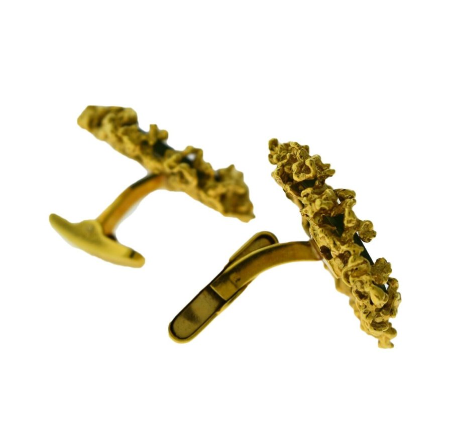 Chrysophase Lion Cufflinks in 18K Yellow Gold and Jade 1