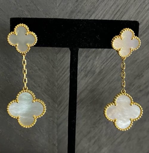 Magic yellow gold earrings with diamonds and pearl